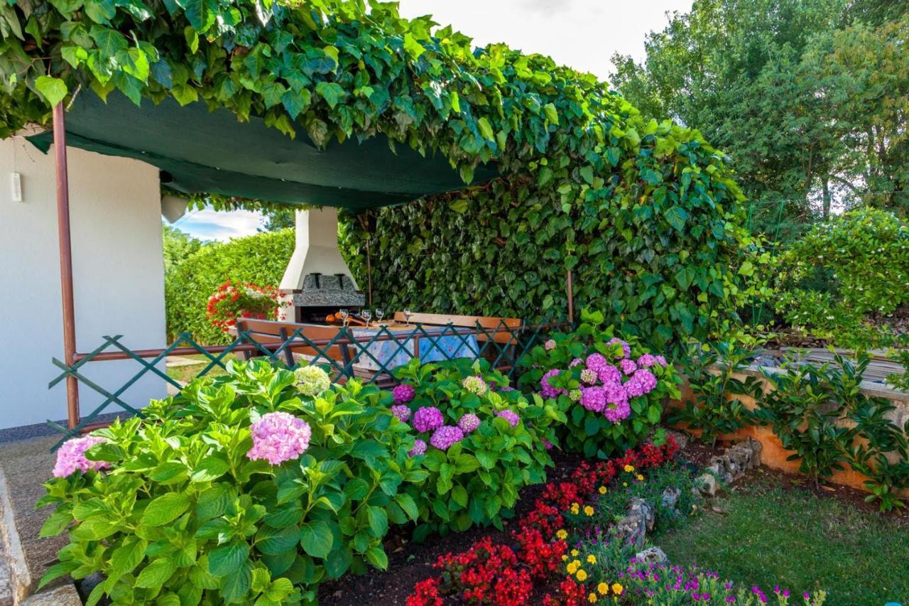 Apartman Luni Sa Bazenom - Malinska, Sveti Anton Sveti Anton  Exteriér fotografie