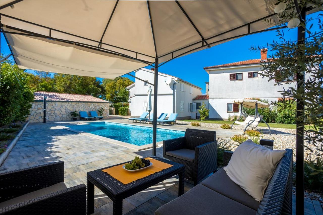 Apartman Luni Sa Bazenom - Malinska, Sveti Anton Sveti Anton  Exteriér fotografie