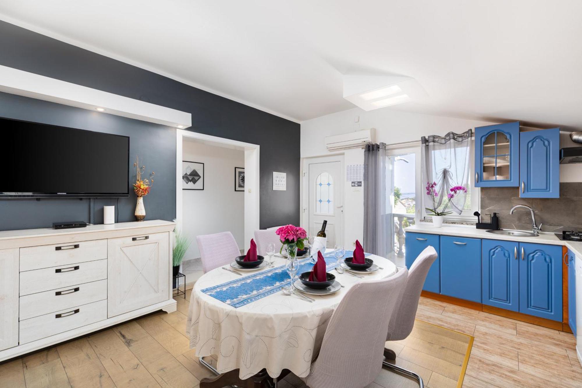 Apartman Luni Sa Bazenom - Malinska, Sveti Anton Exteriér fotografie
