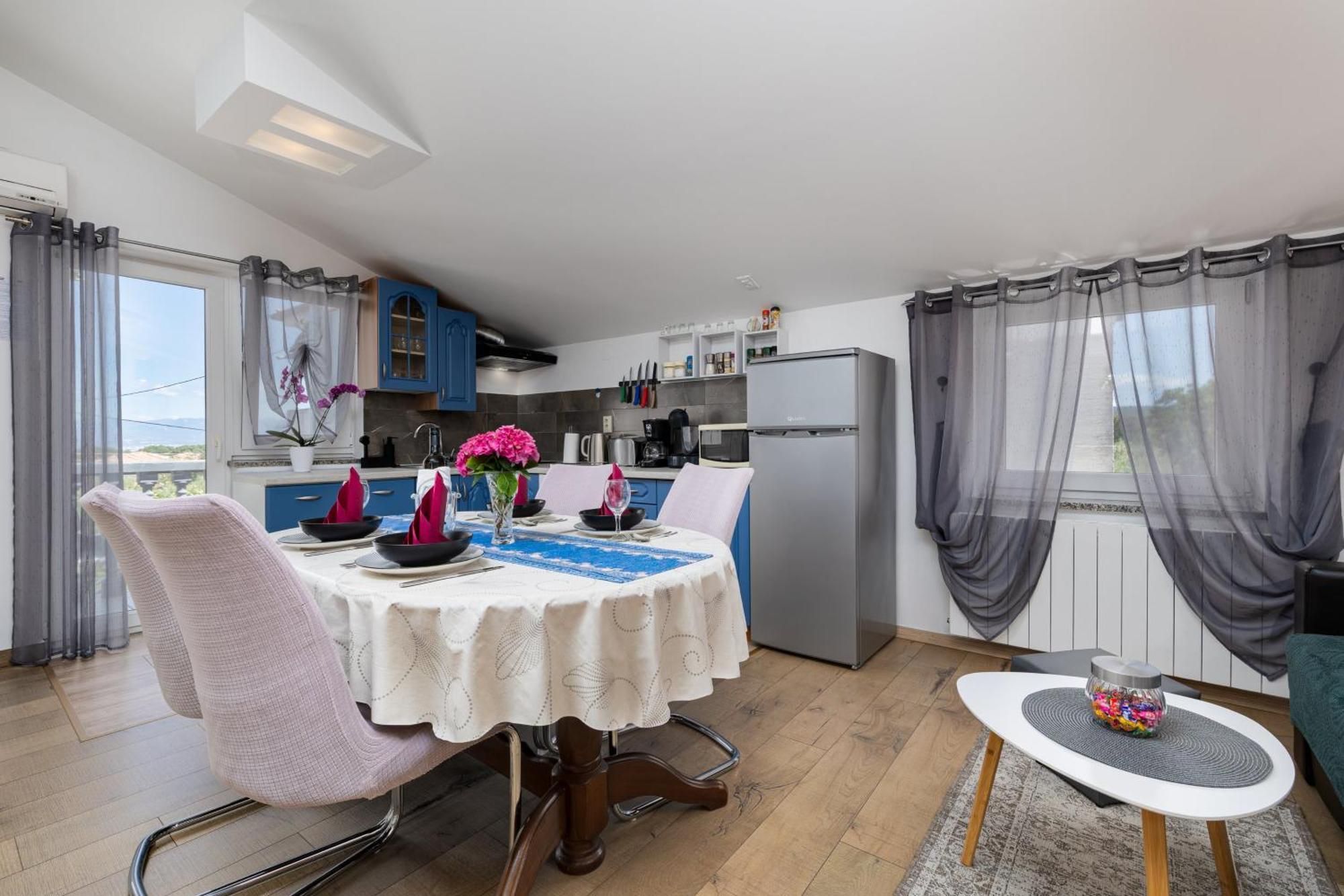 Apartman Luni Sa Bazenom - Malinska, Sveti Anton Exteriér fotografie